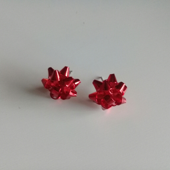 Metal bow red earring studs - Picture 3 of 3